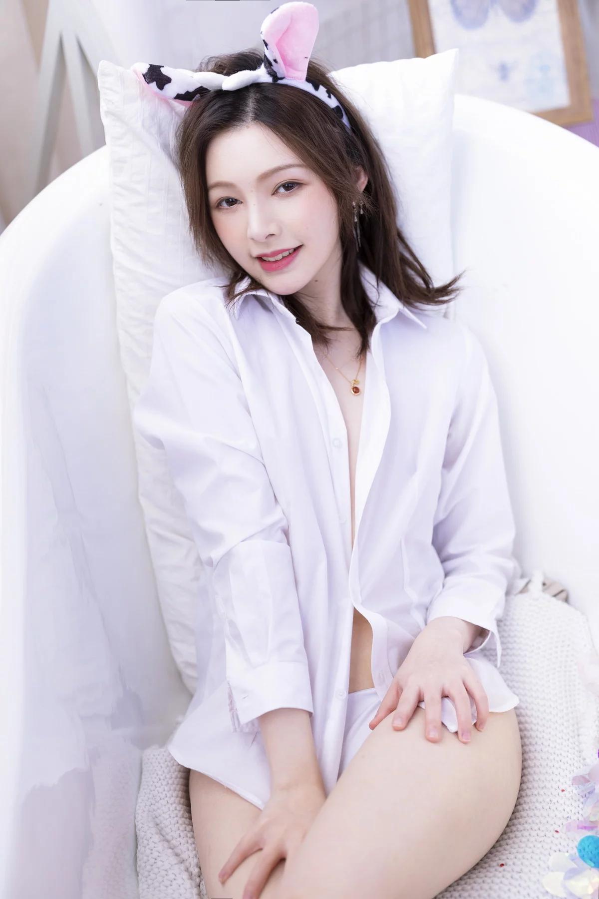 Xgyw.Org_网络美女白露Bululu恋人主题私房床上性感白色蕾丝内衣半脱秀完美身材诱惑写真100P