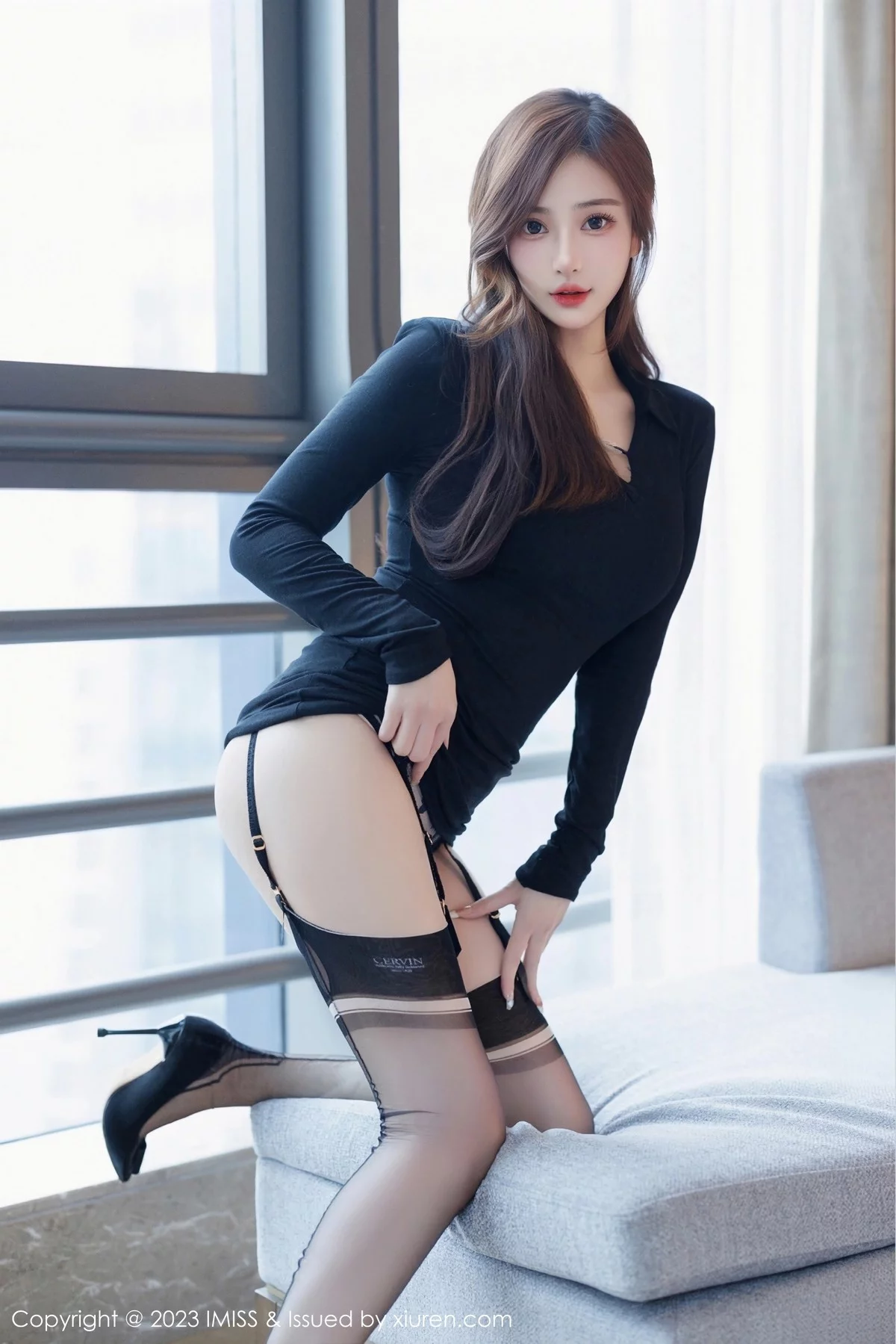 Xgyw.Org_[IMISS爱蜜社]Vol.724_气质女神Lavinia性感黑色连衣短裙露黑色轻透内衣完美诱惑写真57P