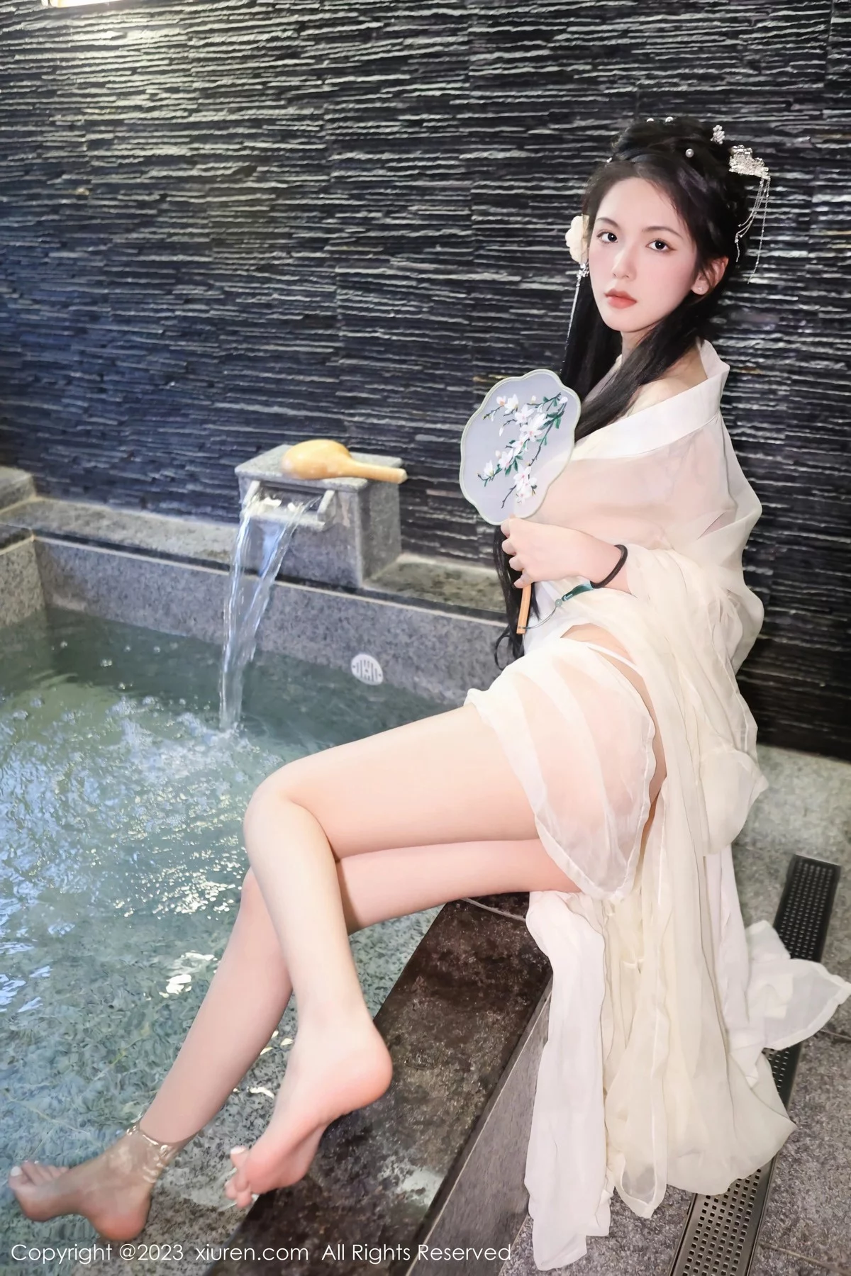 Xgyw.Org_XiuRen第6430期_模特乔一一温泉浴池白纱轻透古装服饰秀惹火身材极致诱惑写真82P
