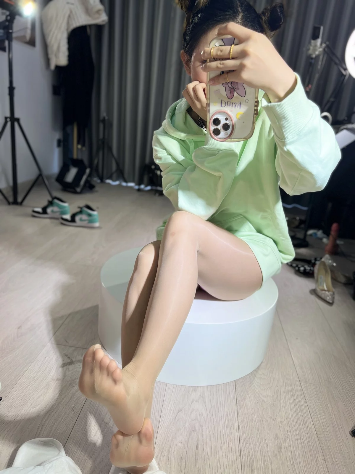 Xgyw.Org_抖音网红一只霸王兽微蜜圈主题私房性感多套服饰自拍超薄丝袜秀美腿诱惑写真210P
