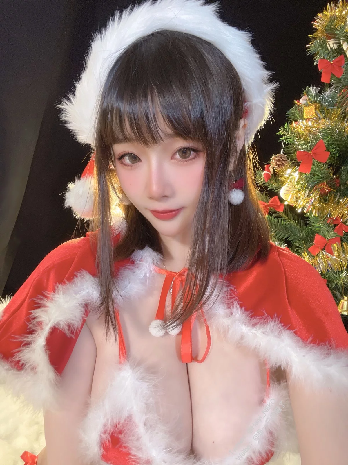 Xgyw.Org_Coser美女是一只废喵了圣诞连衣裙主题性感红色服饰配白丝袜秀丰满身材诱惑写真72P