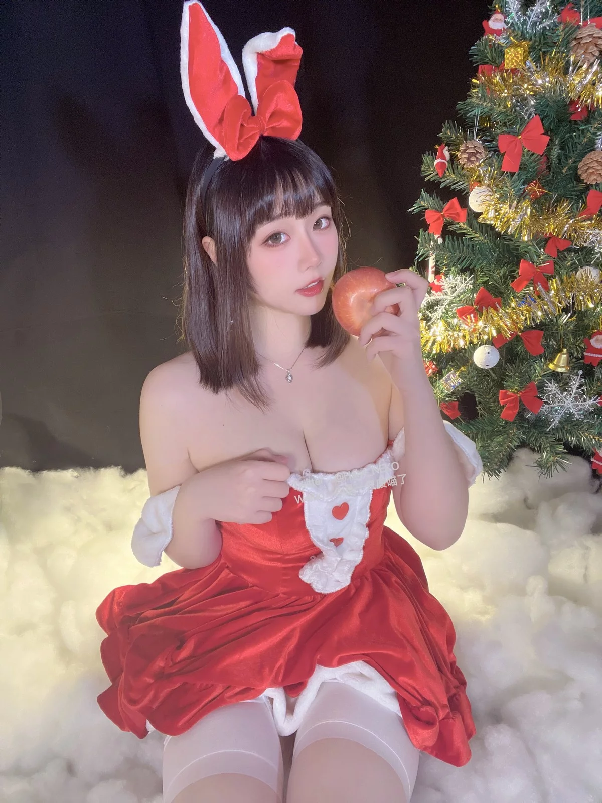 Xgyw.Org_Coser美女是一只废喵了圣诞连衣裙主题性感红色服饰配白丝袜秀丰满身材诱惑写真72P