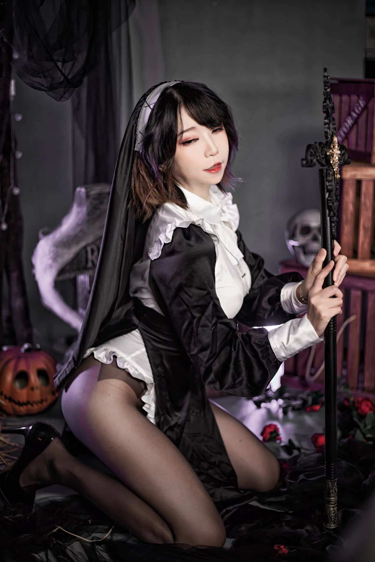 Xgyw.Org_网络美女Leah梓未堕落修女主题性感修女服饰露白色内衣配黑丝袜迷人诱惑写真30P
