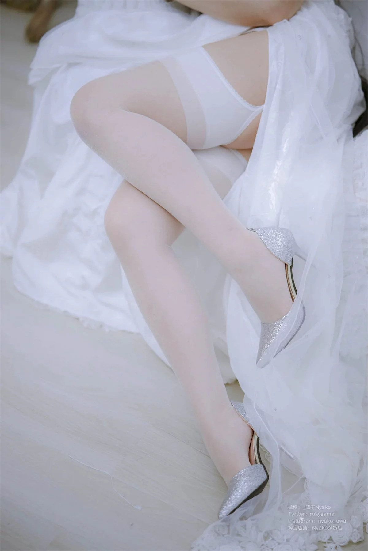 Xgyw.Org_网络美女Nyako喵子大凤纯白婚纱主题性感白色婚纱配白丝吊袜秀美腿诱惑写真65P