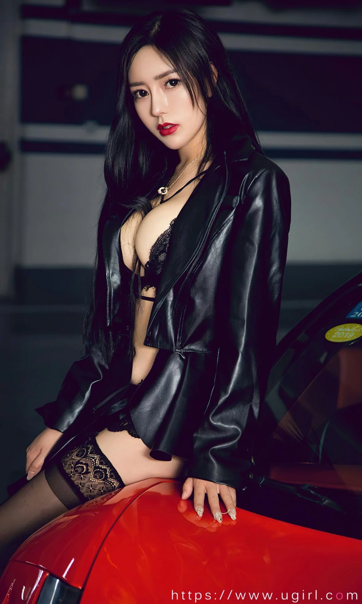 Xgyw.Org_[Ugirls爱尤物]No.2569_模特吴美溪白色运动装+黑色蕾丝情趣内衣秀惹火身材诱惑写真35P