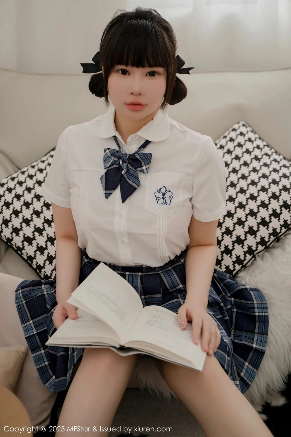 Xgyw.Org_[MFStar模范学院]Vol.621_新人模特水塔塔白色短T配蓝色格子裙秀曼妙身姿迷人诱惑写真60P