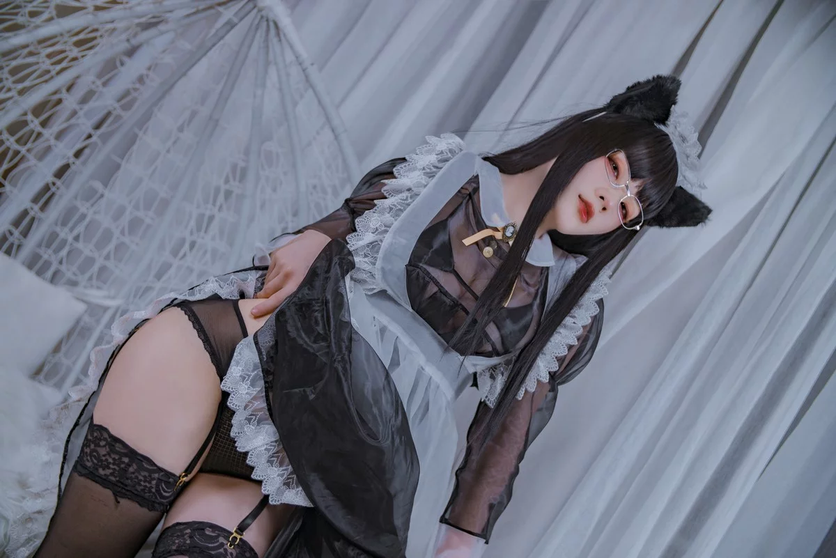 Xgyw.Org_网络美女起司块wii会长是女仆大人主题性感黑白薄透女仆装配黑丝吊袜诱惑写真44P