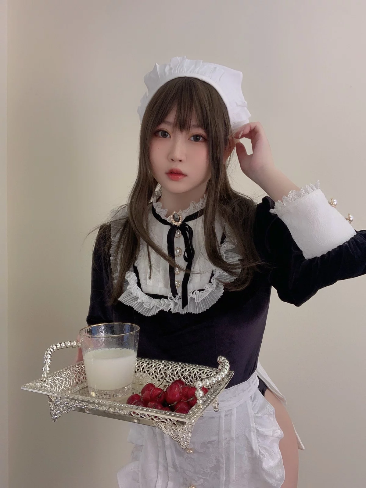Xgyw.Org_蜜桃少女是依酱呀女仆馆长主题私房脱女仆装露性感黑色三点式内衣惹火诱惑写真50P