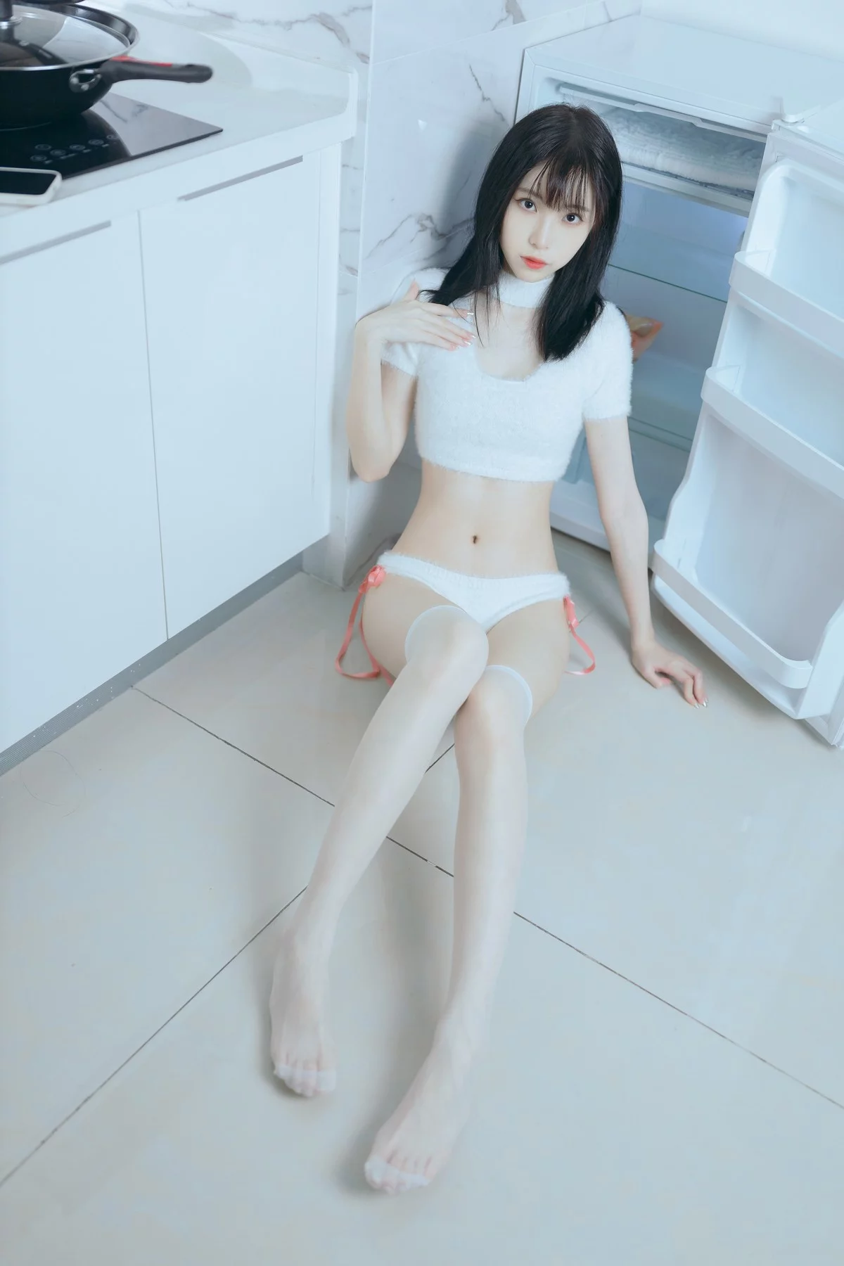 Xgyw.Org_网络美女许岚纯欲毛衣主题私房性感纯白毛线内衣配白丝袜秀完美身材诱惑写真40P