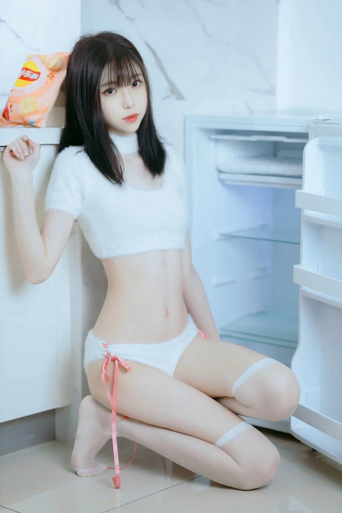 Xgyw.Org_网络美女许岚纯欲毛衣主题私房性感纯白毛线内衣配白丝袜秀完美身材诱惑写真40P