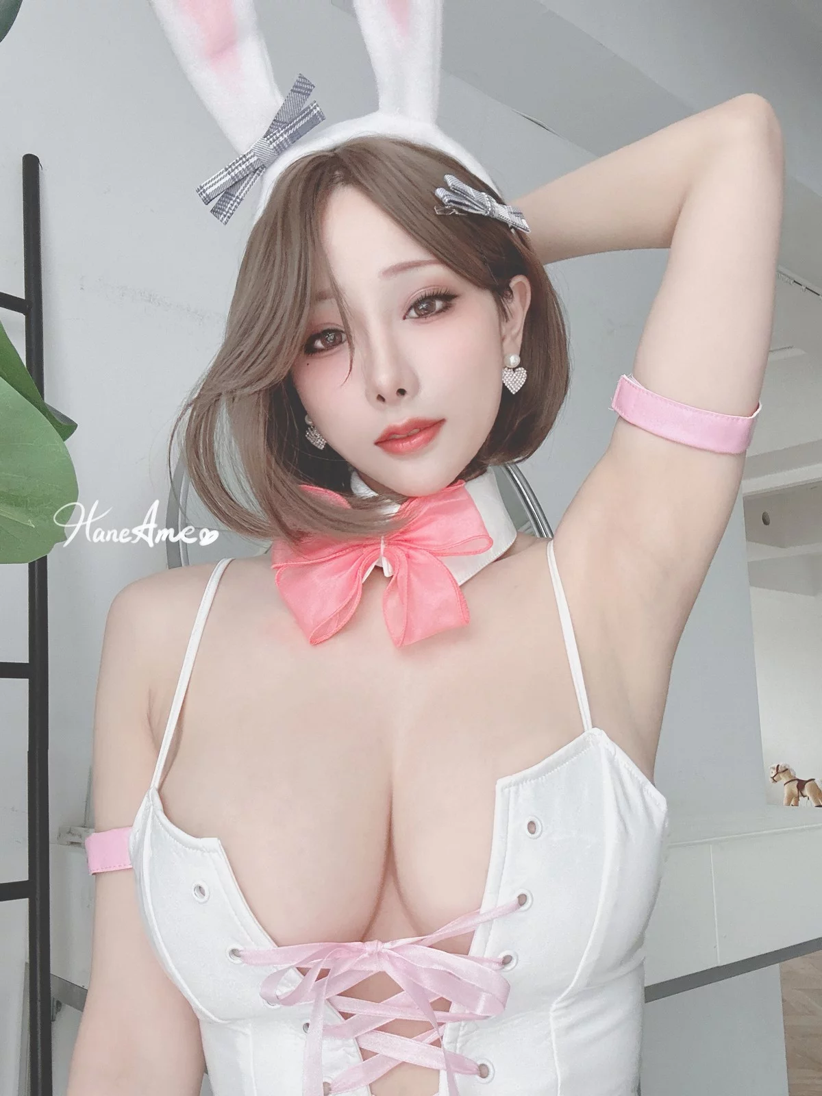 Xgyw.Org_Coser美女雨波_HaneAme韩国小兔子主题性感白色低胸吊带裙秀丰满身材诱惑写真43P