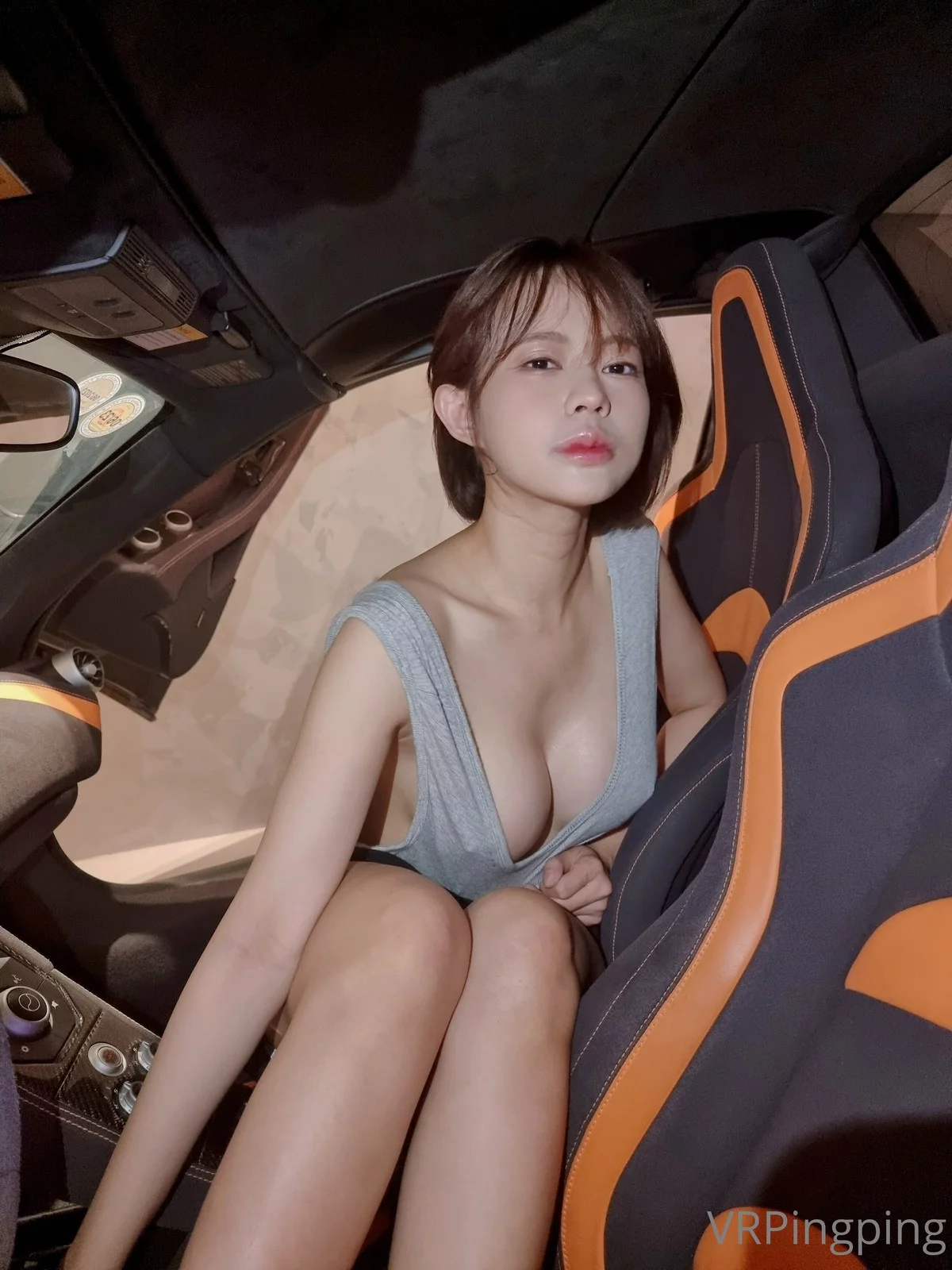 Xgyw.Org_网络美女PingPing-Car主题豪车内性感灰色真空背心半脱秀完美身材惹火诱惑写真56P