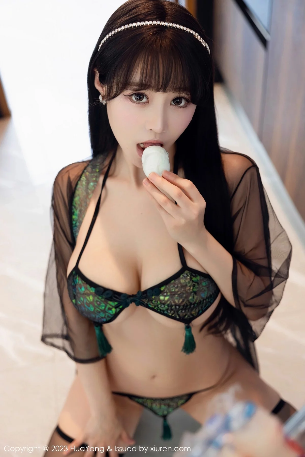 Xgyw.Org_[HuaYang花漾]Vol.537_女神朱可儿Flora灰黑色情趣内衣配魅惑黑丝秀丰满身材诱惑写真76P