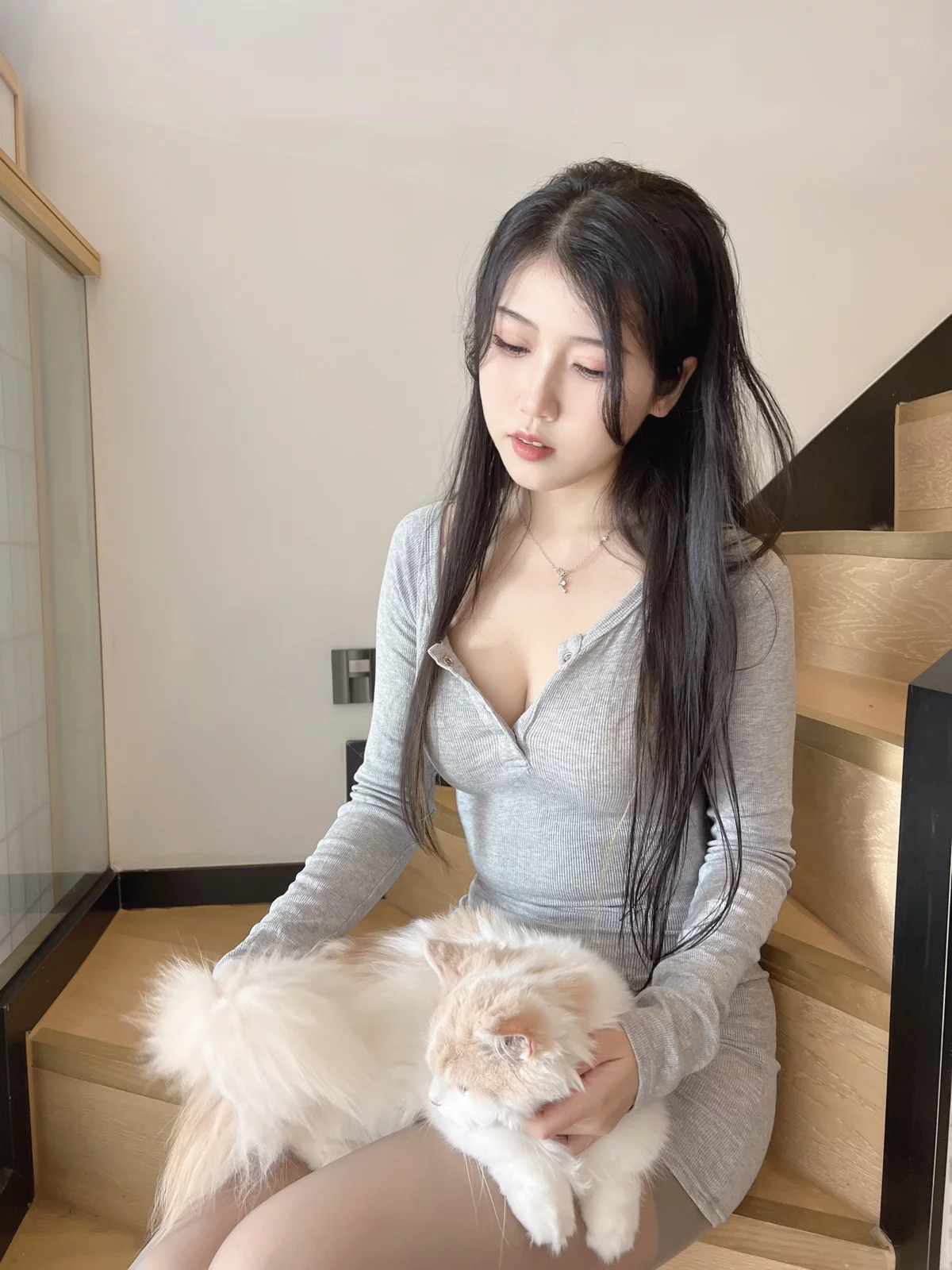 Xgyw.Org_人气Coser不呆猫居家猫猫女友主题灰色连衣短裙配灰色丝袜秀曼妙身姿诱惑写真59P