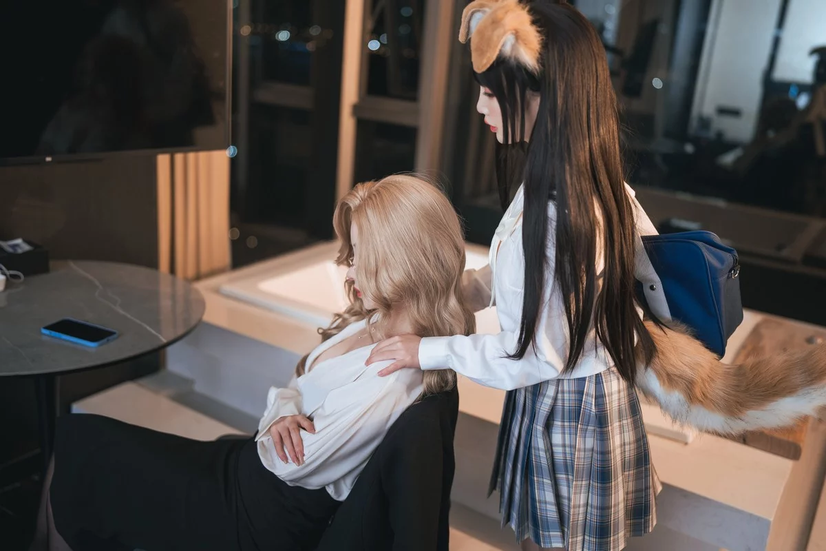 Xgyw.Org_网络美女rioko凉凉子&面饼仙儿女总裁双人主题姐妹花黑+白蕾丝内衣诱惑写真40P