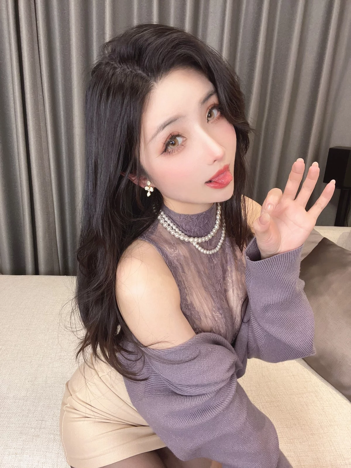 Xgyw.Org_网络美女rioko凉凉子情人节巧克力主题半脱露性感蕾丝内衣配超薄黑丝诱惑写真40P