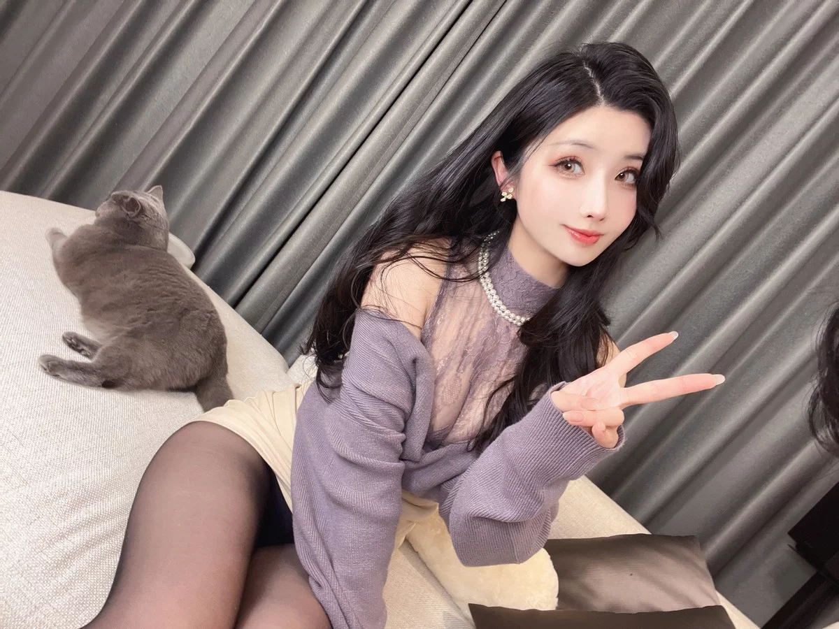 Xgyw.Org_网络美女rioko凉凉子情人节巧克力主题半脱露性感蕾丝内衣配超薄黑丝诱惑写真40P