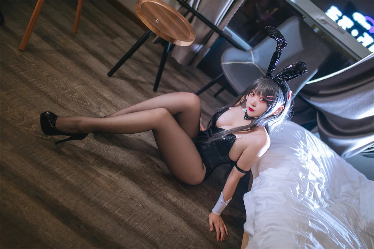 Xgyw.Org_动漫博主恩田直幸麻衣学姐主题性感兔女郎系列蕾丝内衣+皮质连体衣丰满诱惑写真63P
