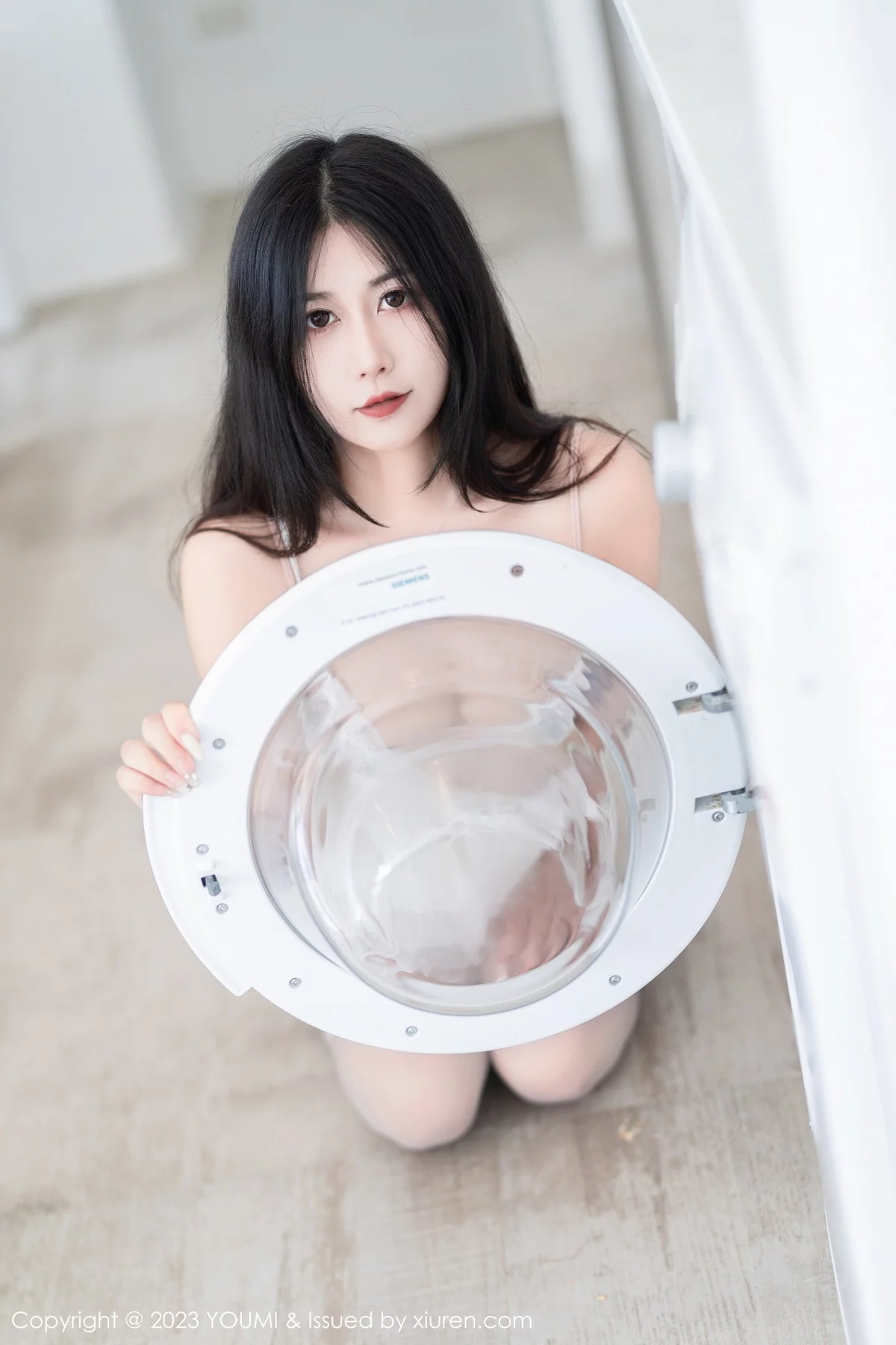 Xgyw.Org_[YouMi尤蜜荟]Vol.959_模特laura阿姣性感白色轻透网纱套装露白色蕾丝内衣完美诱惑写真85P