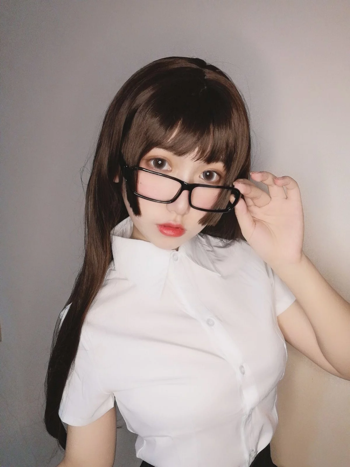 Xgyw.Org_网红美女yuzukitty柚子猫醉酒小秘书主题性感白T配黑短裙露蕾丝内衣诱惑写真52P