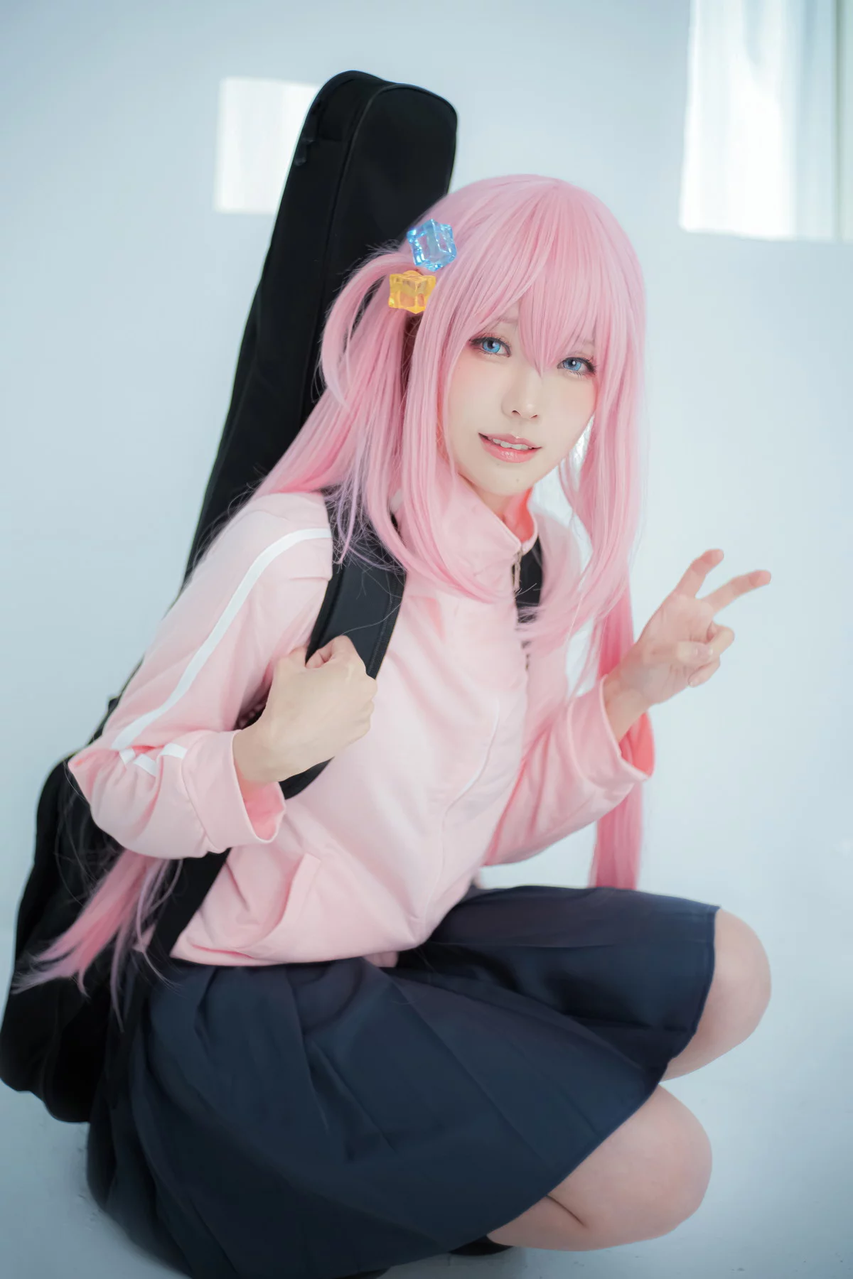 Xgyw.Org_Coser妹子Ely_eee-2023.May D-Hitori Goto主题脱粉色外衣露性感白色内衣诱惑写真31P