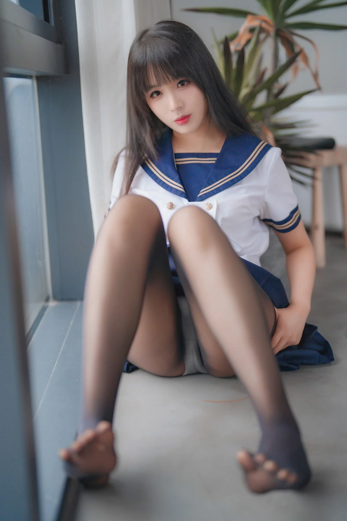 Xgyw.Org_网络美女轩萧学姐舰长黑丝JK主题私房性感JK制服配超薄黑丝秀美腿迷人写真32P