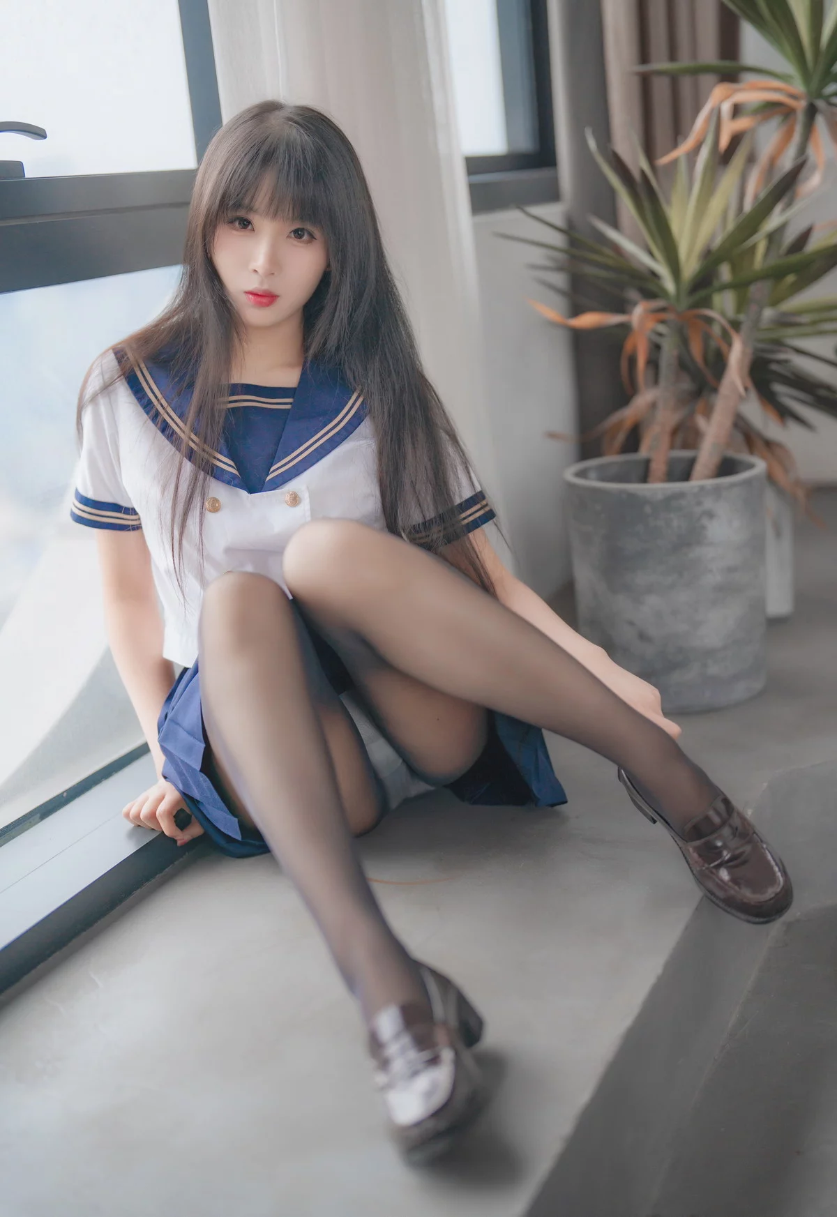 Xgyw.Org_网络美女轩萧学姐舰长黑丝JK主题私房性感JK制服配超薄黑丝秀美腿迷人写真32P
