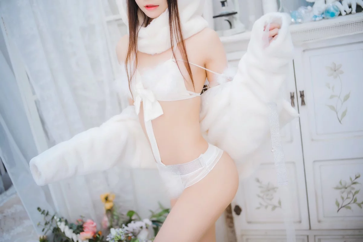 Xgyw.Org_网络美女桜桃喵小白兔01主题性感兔子装扮白色内衣秀完美身材迷人诱惑写真48P