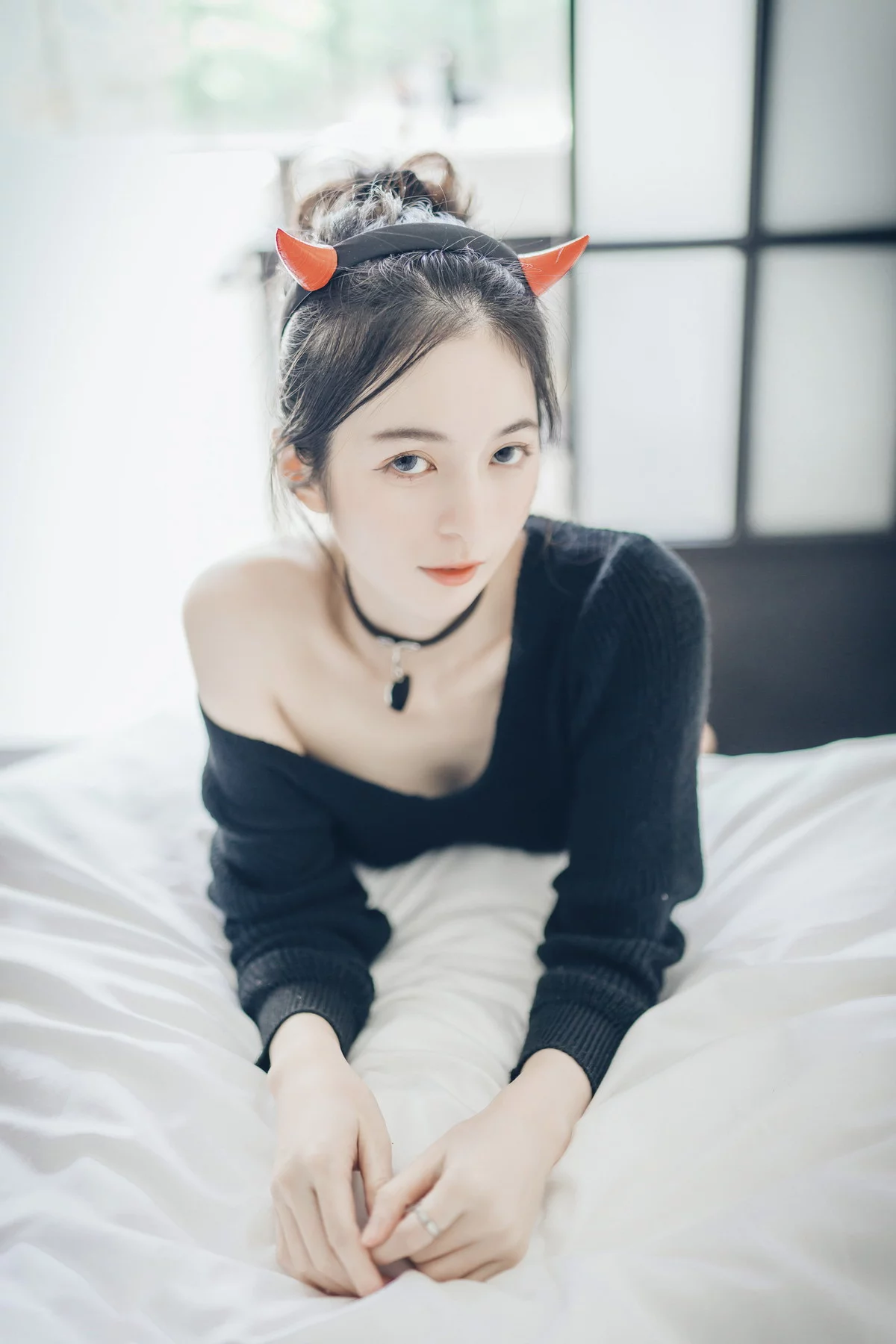 Xgyw.Org_网络美女辰辰小恶魔主题性感黑色半截毛衣配黑色蕾丝内裤秀惹火身材诱惑写真39P