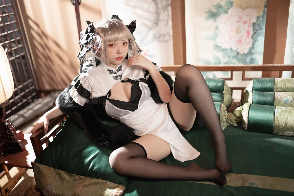 Xgyw.Org_网络美女花铃可畏旗袍主题性感黑白高开旗袍配黑丝袜秀翘臀美腿迷人诱惑写真83P