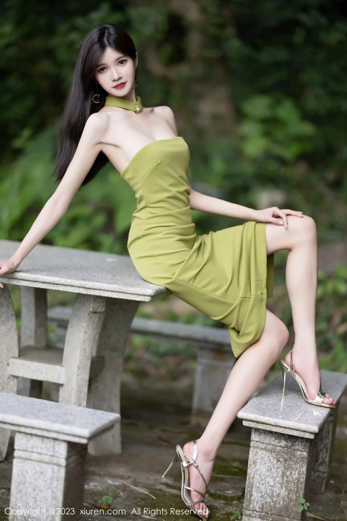 Xgyw.Org_XiuRen第7241期_模特程程程性感果绿连衣长裙+链式情趣内衣秀完美身材诱惑写真83P
