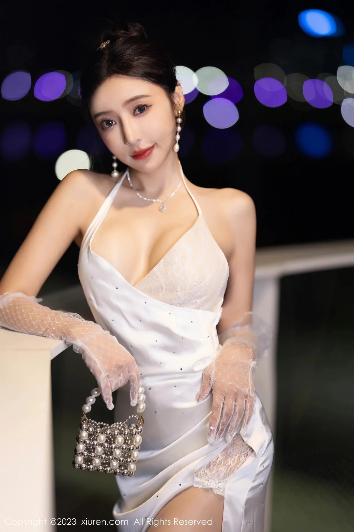 Xgyw.Org_XiuRen第7256期_女神王馨瑶yanni白色长礼裙+黑色情趣内衣秀完美身材诱惑写真87P