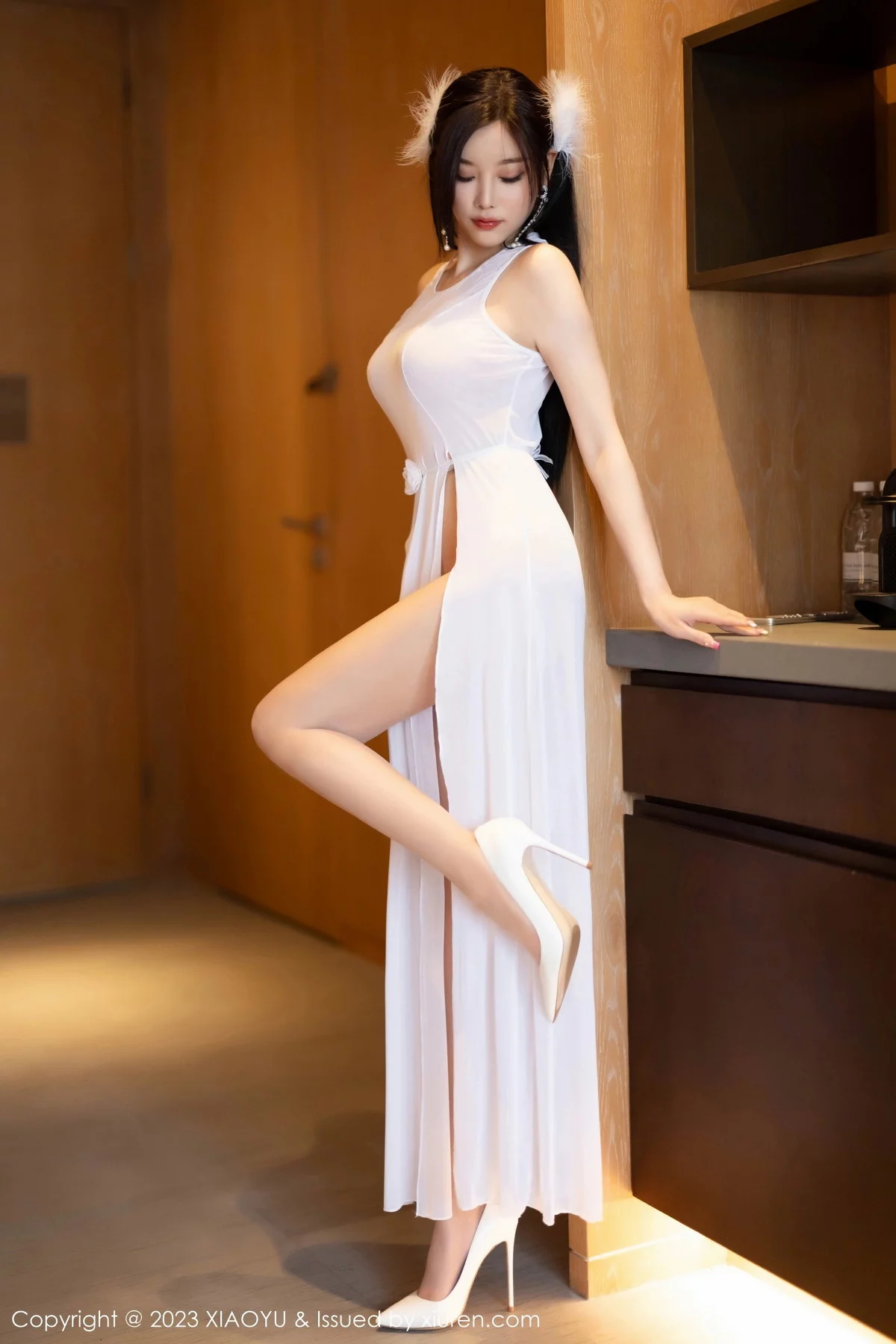 Xgyw.Org_[XiaoYu画语界]Vol.1095_女神杨晨晨Yome性感白色连衣长裙配白丝袜秀丰腴身材诱惑写真91P