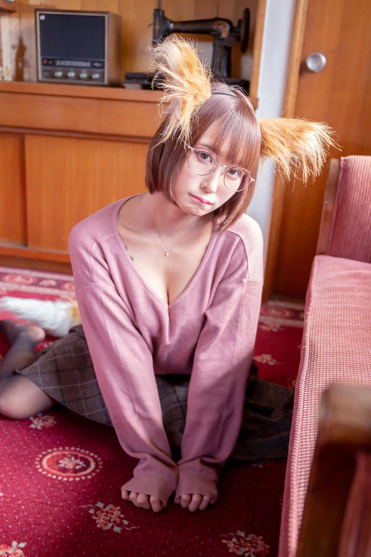 Xgyw.Org_Coser美女月城委員会狐娘巫女主题粉红上衣配灰短裙露超薄黑丝秀美腿诱惑写真240P