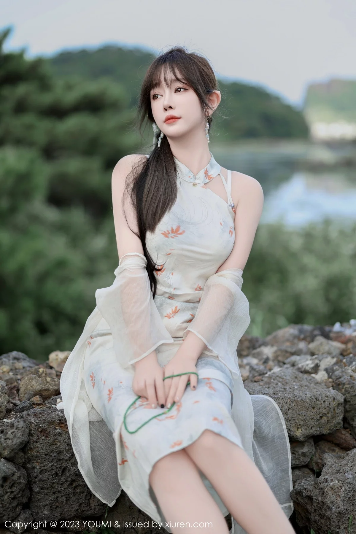 Xgyw.Org_[YouMi尤蜜荟]Vol.983_女神王雨纯性感浅色长款旗袍露白色内衣配肉丝袜完美诱惑写真79P