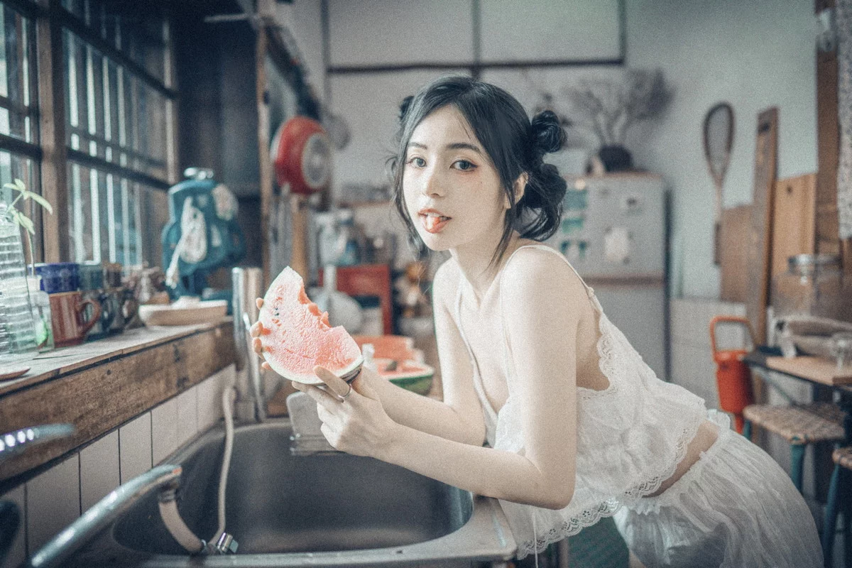 Xgyw.Org_网络美女辰辰生日特集主题性感白色薄纱服饰+黑色比基尼秀完美身材诱惑写真140P