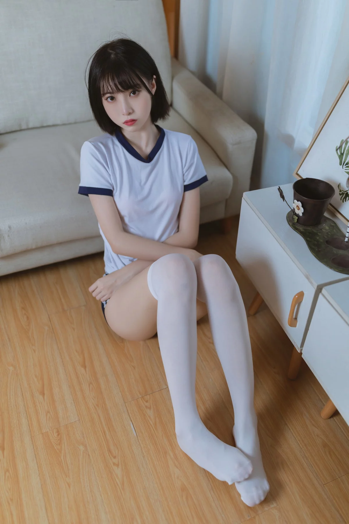 Xgyw.Org_网络美女许岚LAN放学回家主题性感白色学生运动装配白丝袜秀曼妙身姿诱惑写真31P
