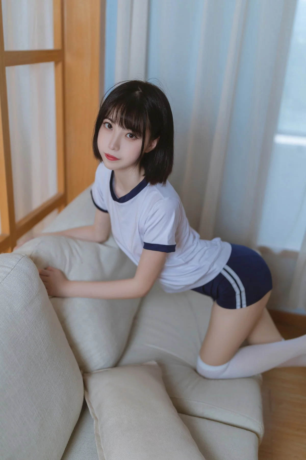 Xgyw.Org_网络美女许岚LAN放学回家主题性感白色学生运动装配白丝袜秀曼妙身姿诱惑写真31P