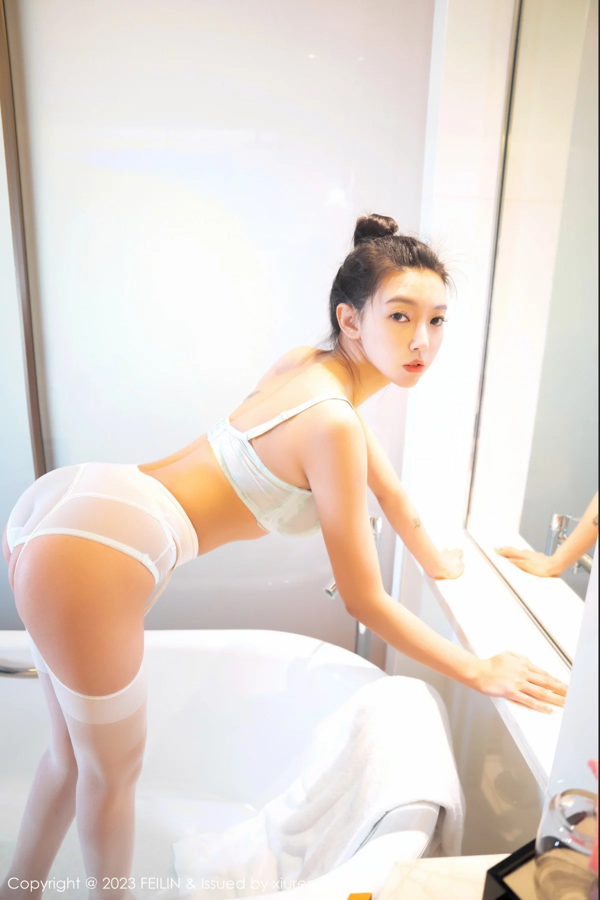 Xgyw.Org_[FeiLin嗲囡囡]VOL.470_女神冯木木LRIS私房浴室性感白色内衣配白丝吊袜迷人诱惑写真71P
