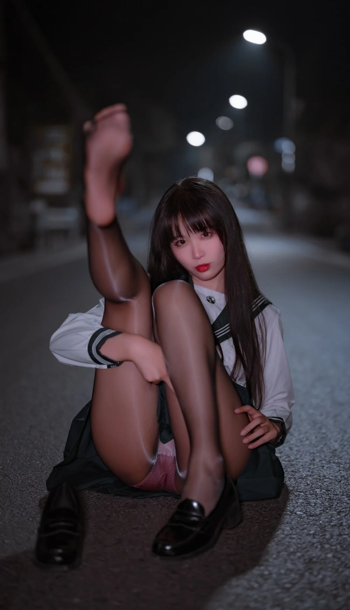 Xgyw.Org_网络美女轩萧学姐公路JK主题户外性感灰色JK短裙配闪亮黑丝秀翘臀美腿诱惑写真45P