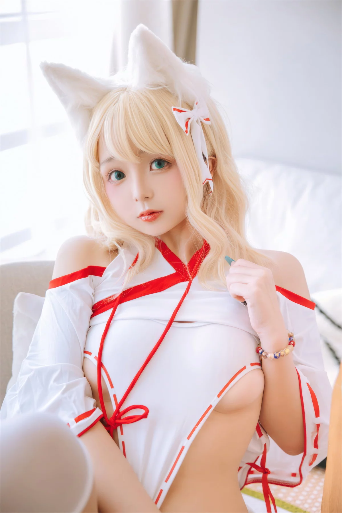 Xgyw.Org_Cosplay美女日奈娇小狐狸巫女主题性感白色高叉连体衣配白色丝袜完美诱惑写真53P
