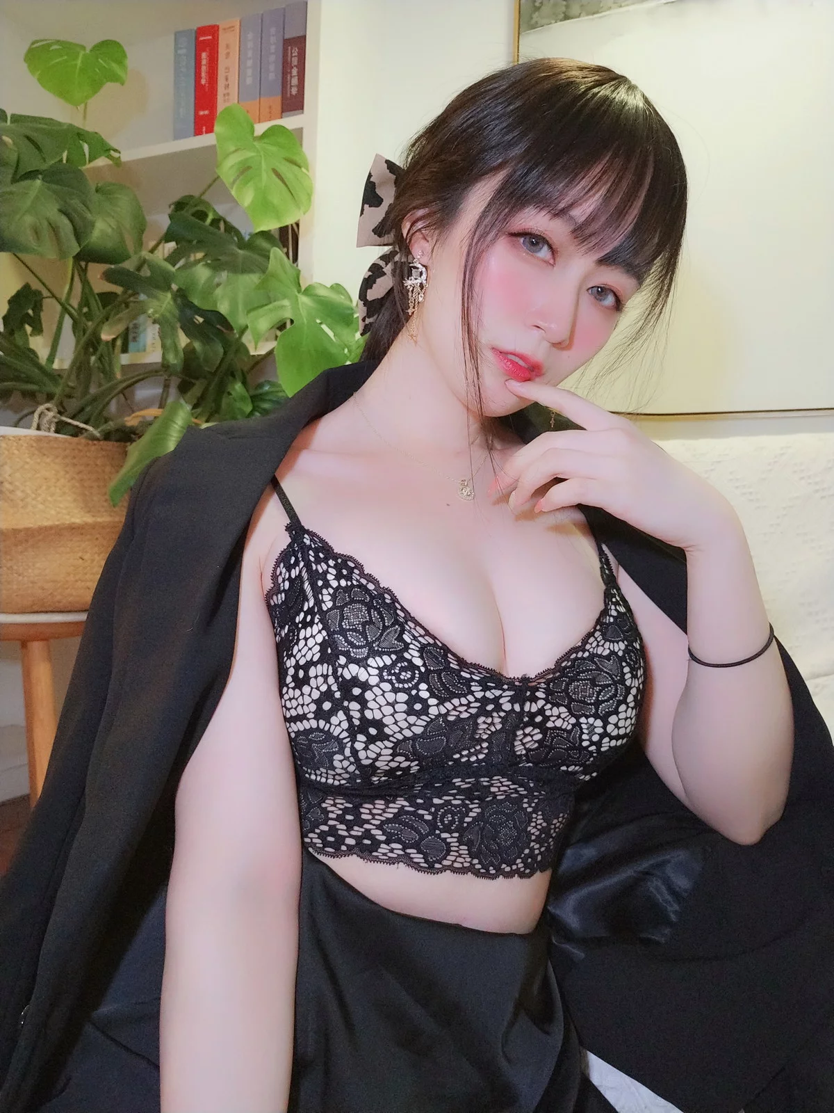 Xgyw.Org_Coser小姐姐白银酒后女秘书主题黑色制服露性感黑色蕾丝内衣秀丰满身材诱惑写真70P