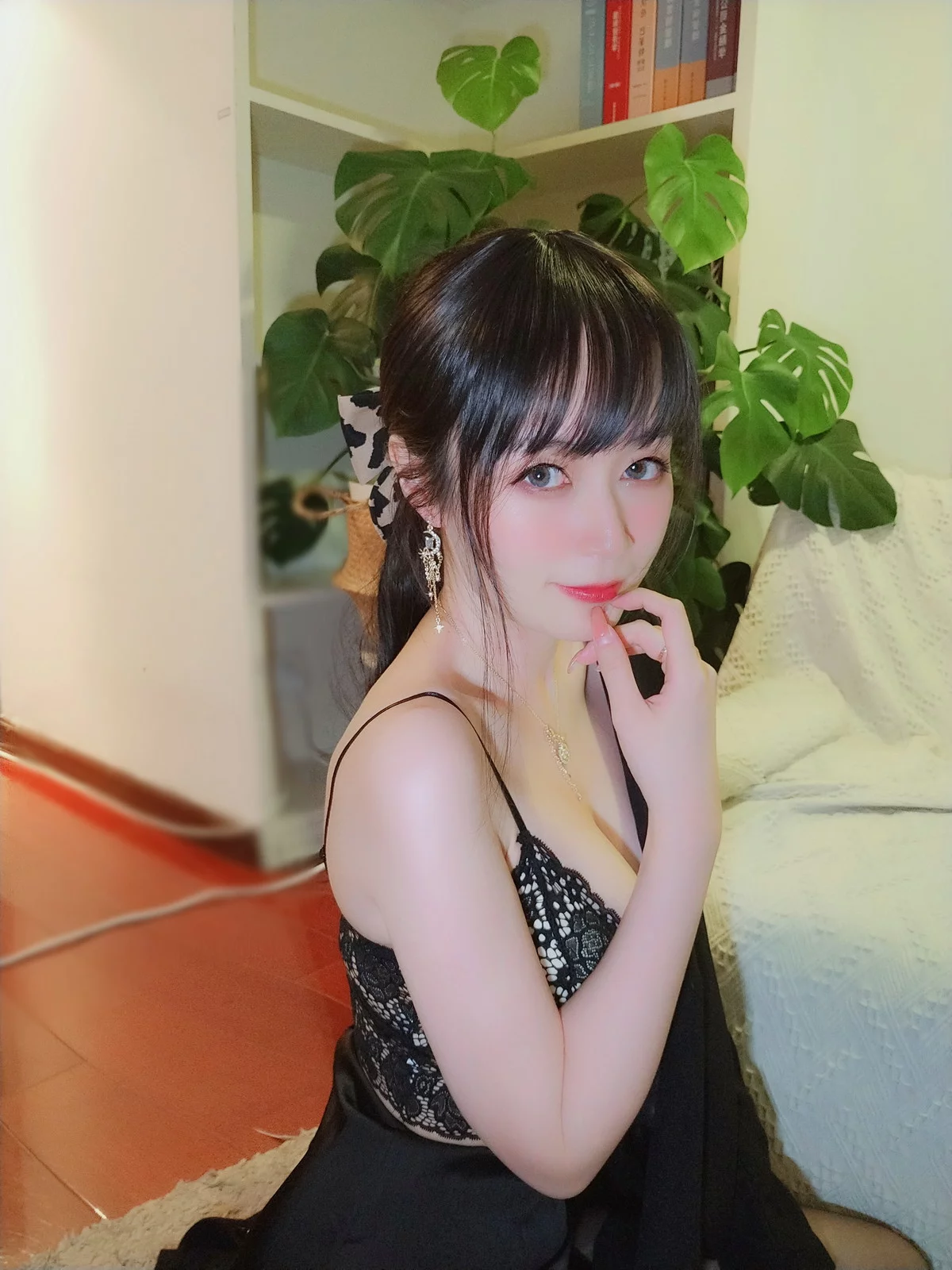 Xgyw.Org_Coser小姐姐白银酒后女秘书主题黑色制服露性感黑色蕾丝内衣秀丰满身材诱惑写真70P