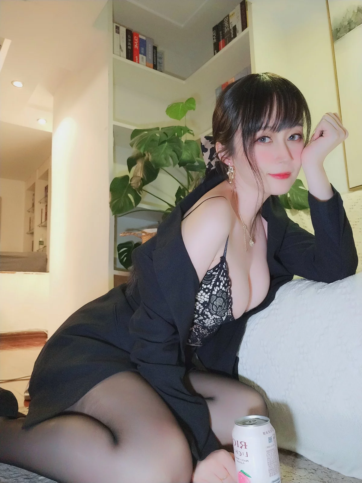 Xgyw.Org_Coser小姐姐白银酒后女秘书主题黑色制服露性感黑色蕾丝内衣秀丰满身材诱惑写真70P