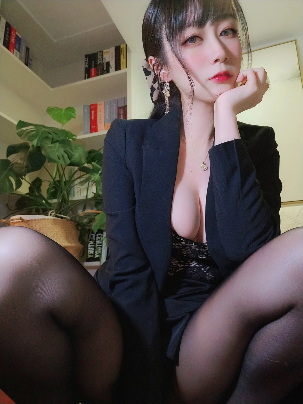 Xgyw.Org_Coser小姐姐白银酒后女秘书主题黑色制服露性感黑色蕾丝内衣秀丰满身材诱惑写真70P