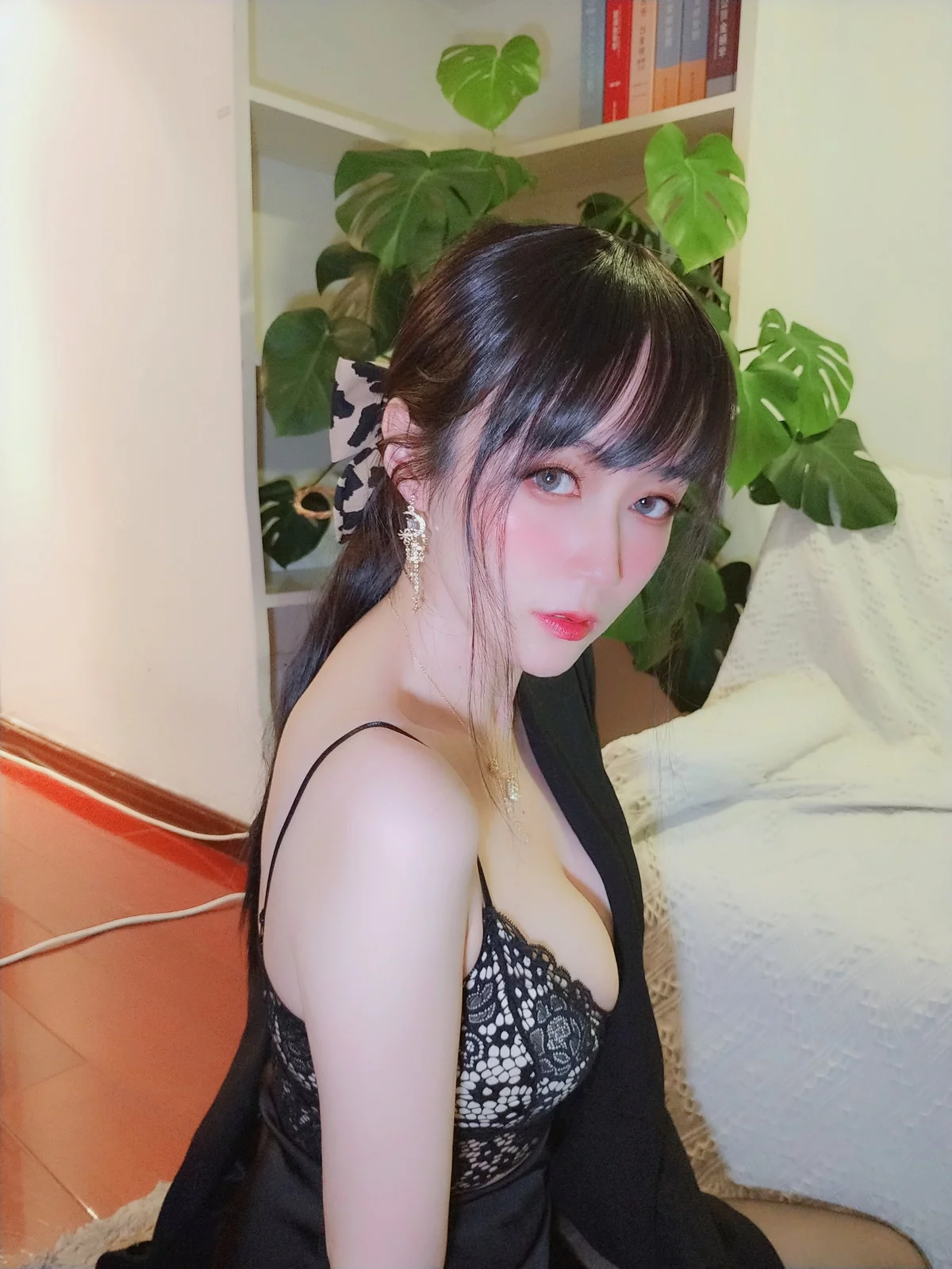 Xgyw.Org_Coser小姐姐白银酒后女秘书主题黑色制服露性感黑色蕾丝内衣秀丰满身材诱惑写真70P
