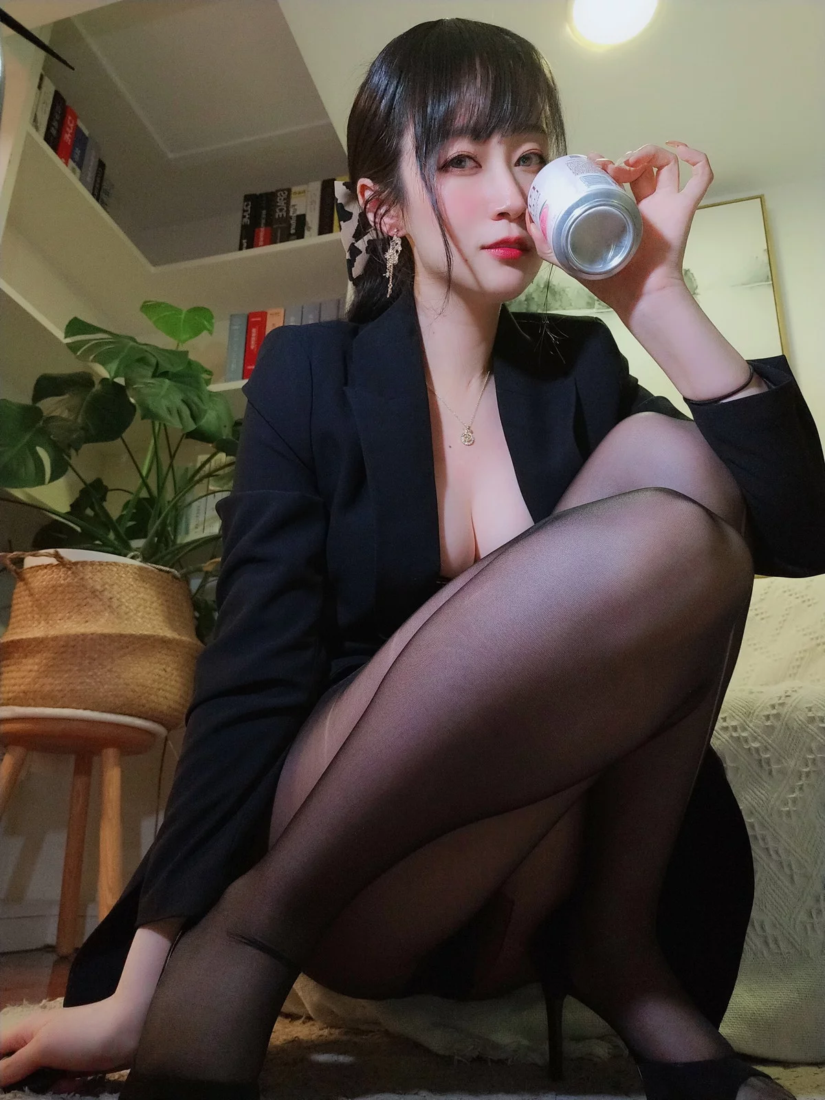 Xgyw.Org_Coser小姐姐白银酒后女秘书主题黑色制服露性感黑色蕾丝内衣秀丰满身材诱惑写真70P