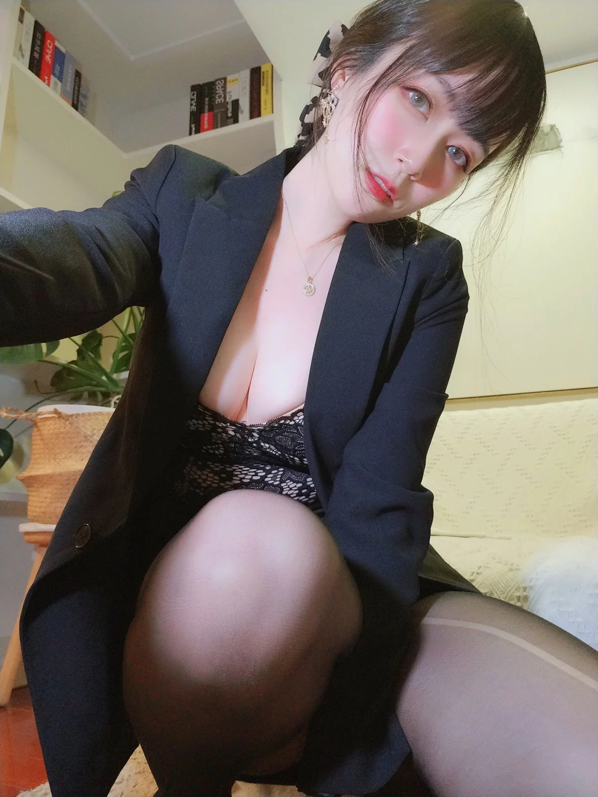 Xgyw.Org_Coser小姐姐白银酒后女秘书主题黑色制服露性感黑色蕾丝内衣秀丰满身材诱惑写真70P