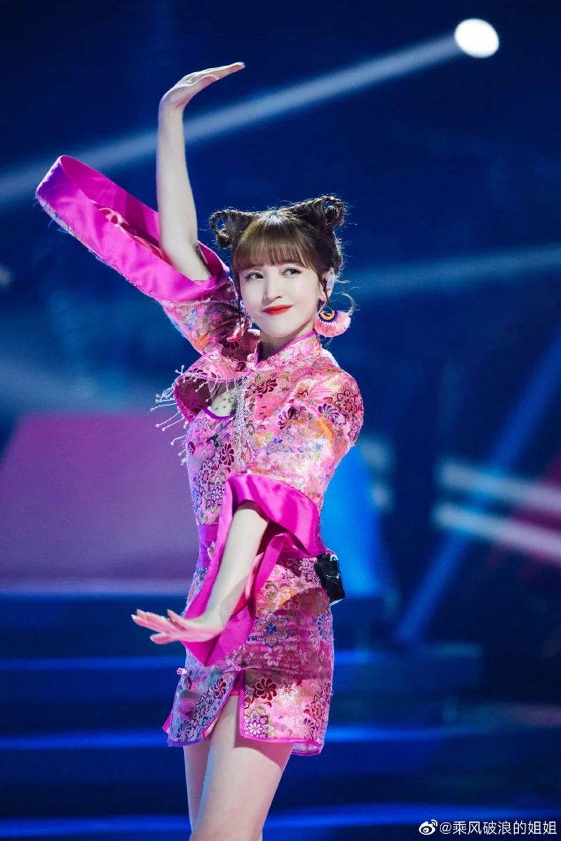 Xgyw.Org_42岁的金莎正长期困囿于“中年少女感”叙事