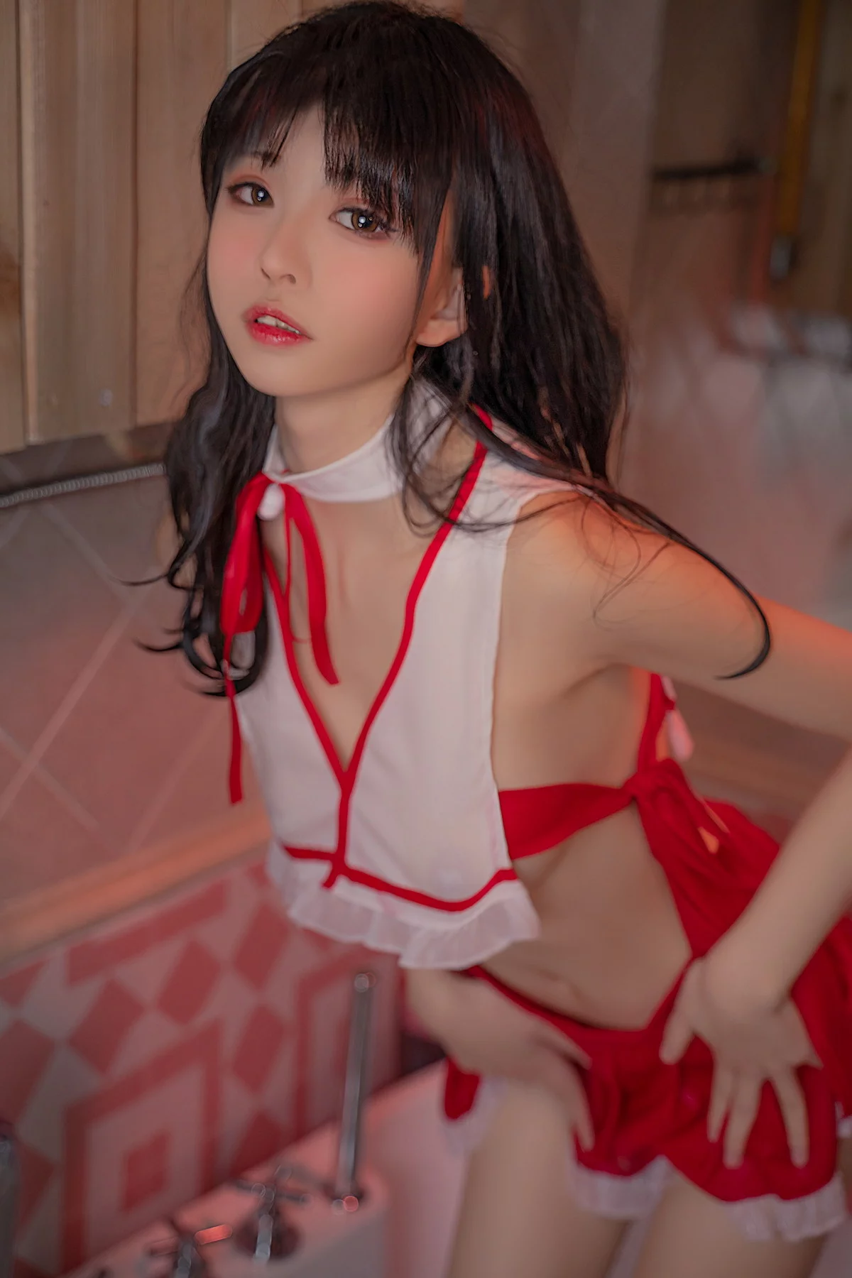 Xgyw.Org_网络美女可可老师入浴巫女主题浴室性感红色情趣服饰湿身秀惹火身材诱惑写真32P